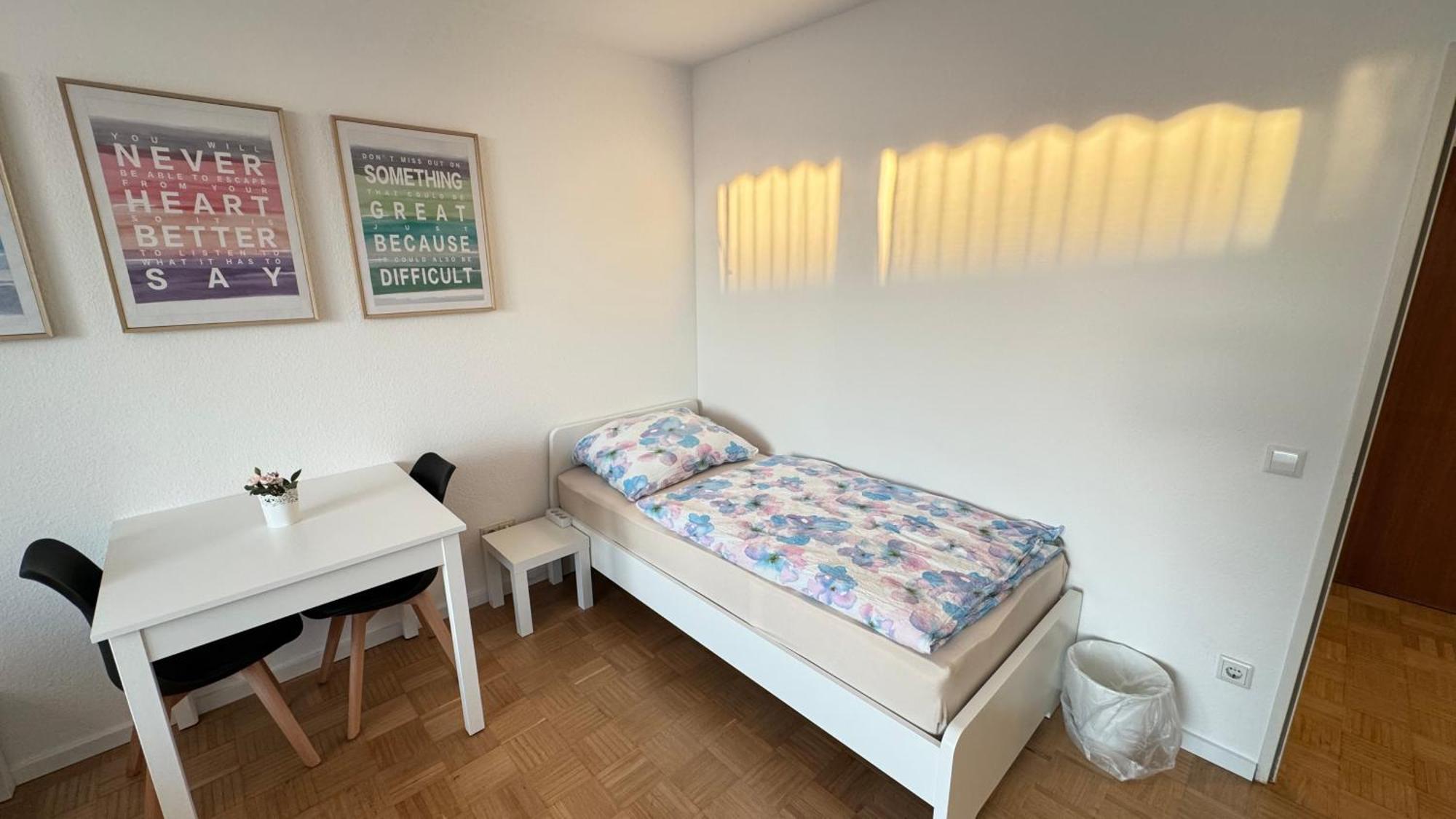 Monteur & Messezimmer Ratingen-Duesseldorf Exteriör bild